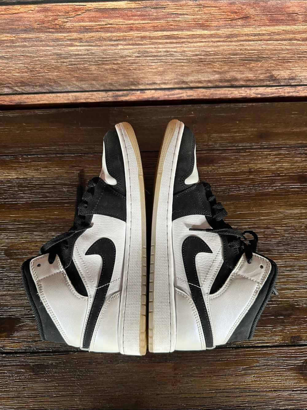 Nike Air Jordan 1 Mid SE 'Diamond' sneakers in black and Pearl white. - Picture 6 of 9